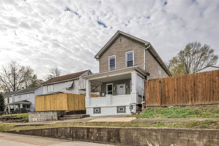 Property Photo:  1209 Lower Meadow Ave  PA 15022 