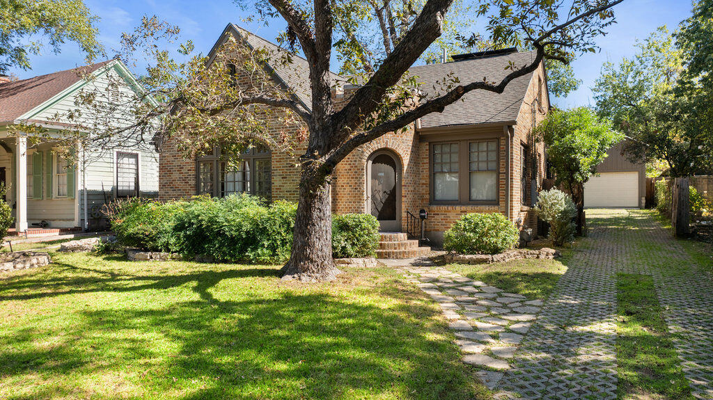 Property Photo: 1609 Wethersfield Road TX 78703