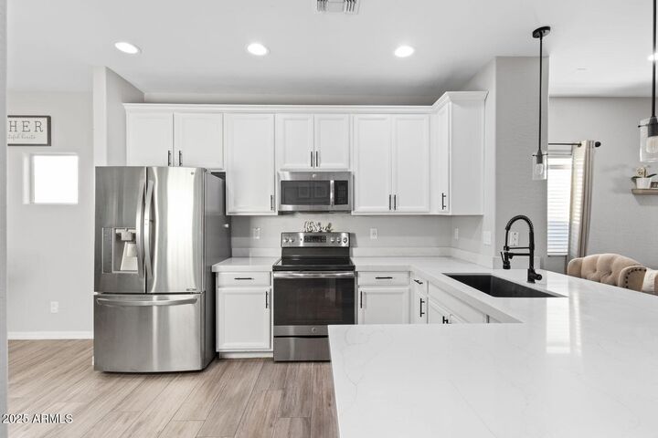 Property Photo:  1502 W Hoptree Avenue  AZ 85140 