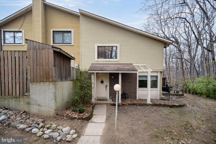 Property Photo: 5602 Summer Oak Way VA 22015