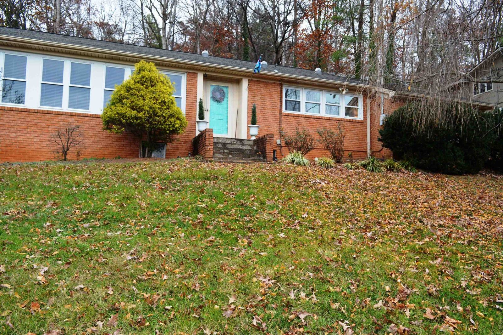 Property Photo: 1229 Woodcrest Cir VA 22801