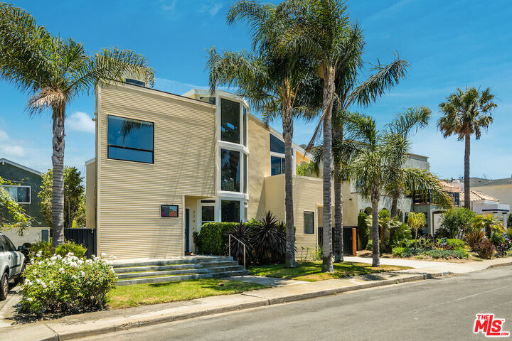 Property Photo:  224 Sunridge St  CA 90293 