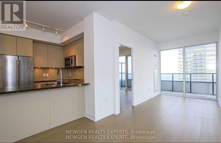 Property Photo:  30 Shore Breeze Drive 5005  ON M8V 1J0 