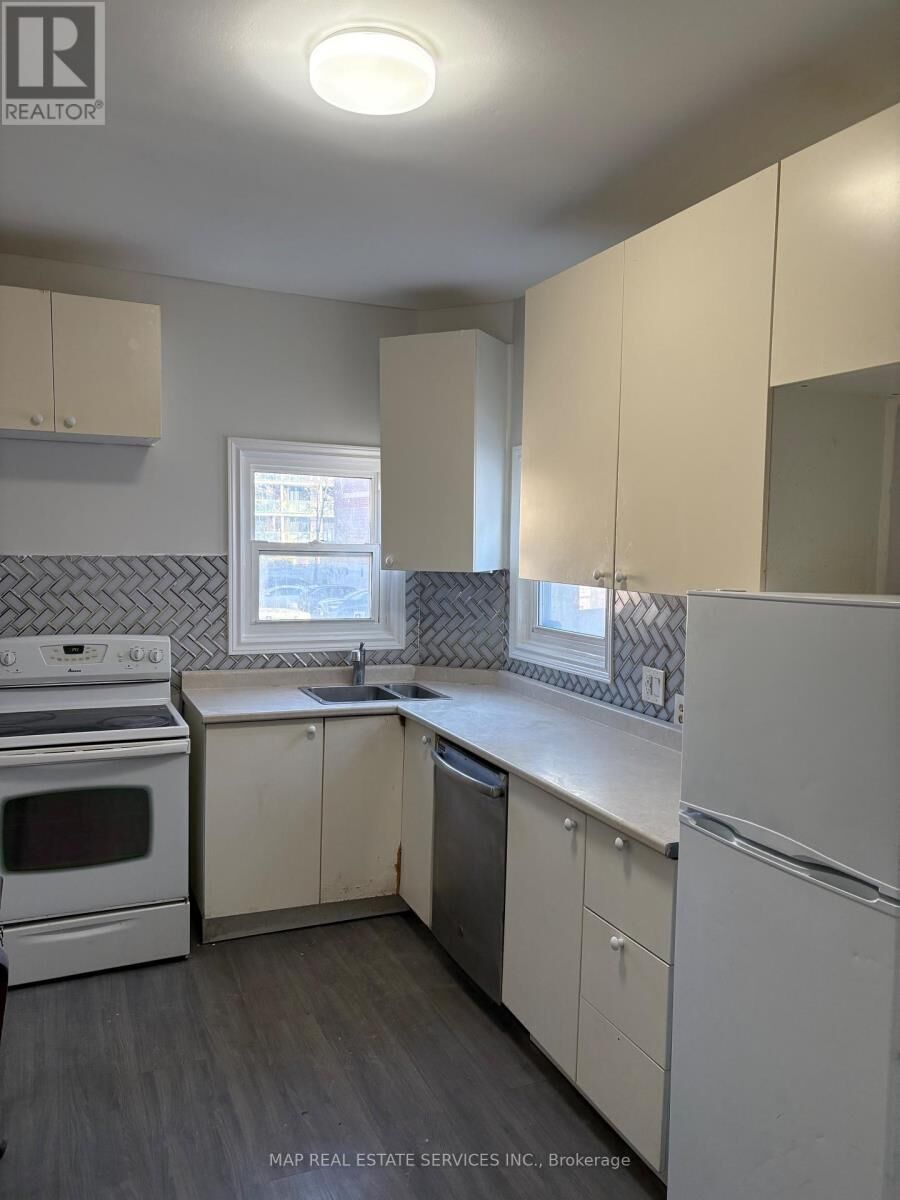 Property Photo:  15 Wallace Street  ON L4L 2P2 