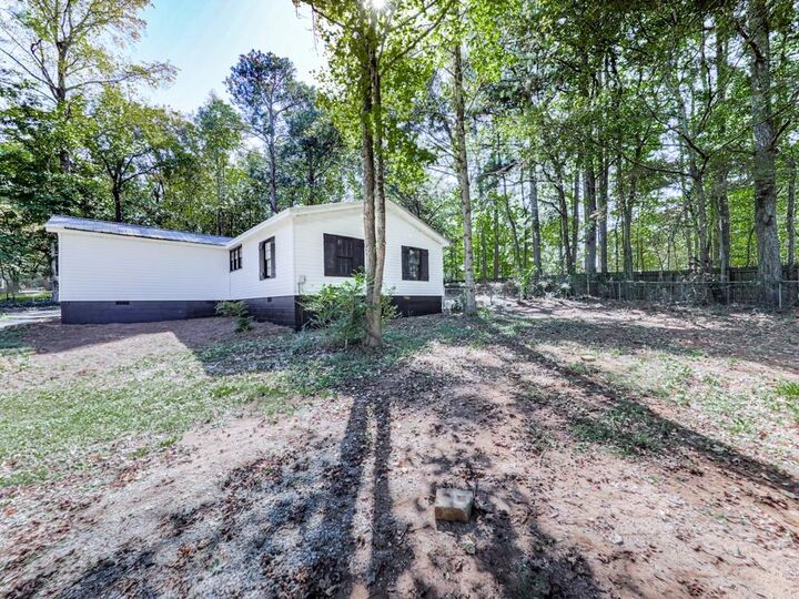 Property Photo: 198 Oak Hill Circle GA 30114