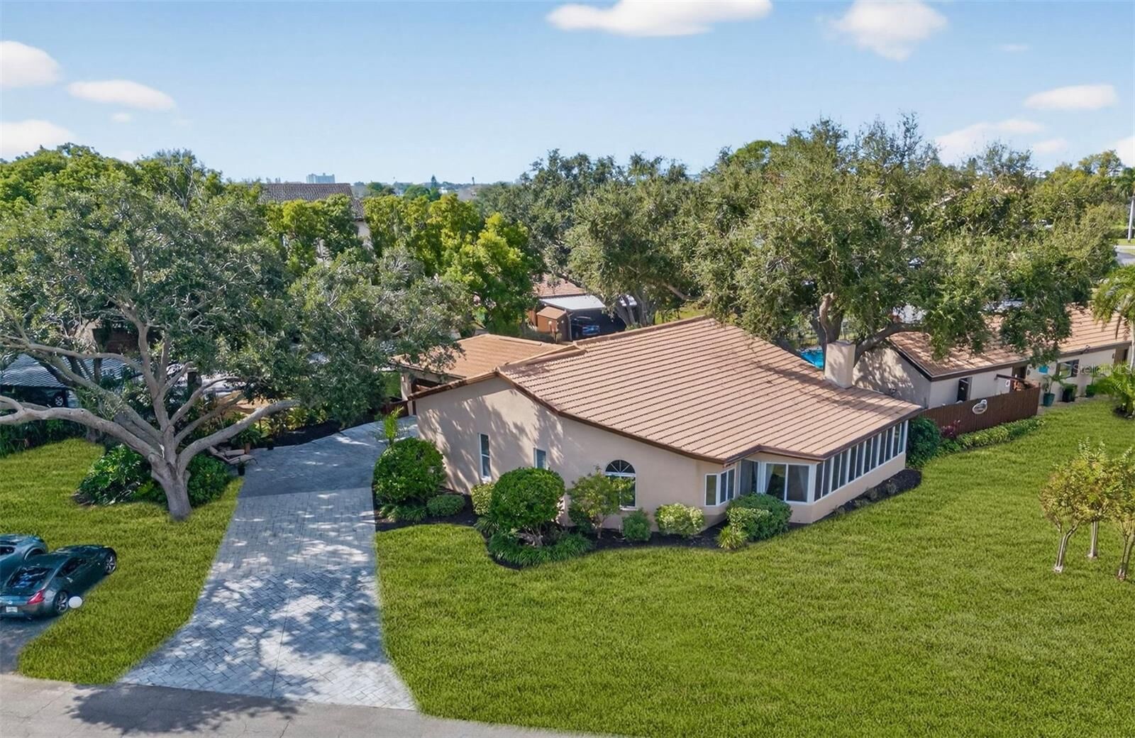 Property Photo: 1620 Pelican Creek Crossing FL 33707