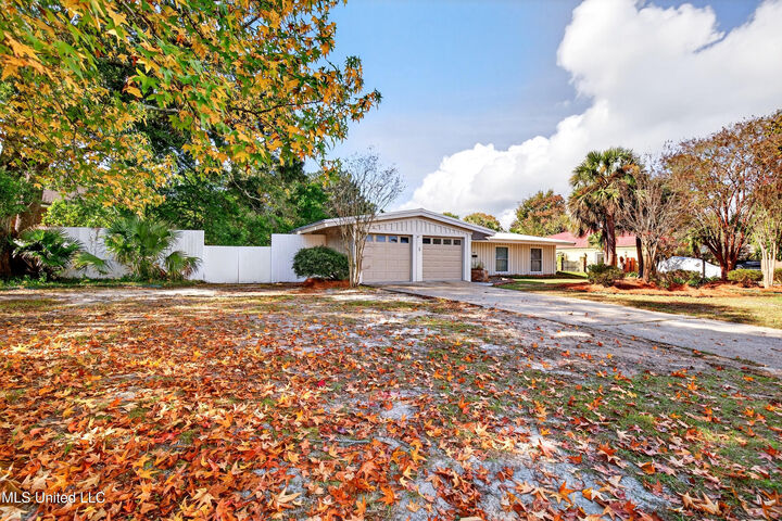 Property Photo:  15 Woodglen Drive  MS 39507 