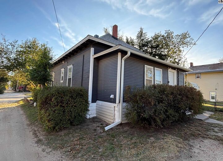 Property Photo: 1005 N Adams KS 67501-4421