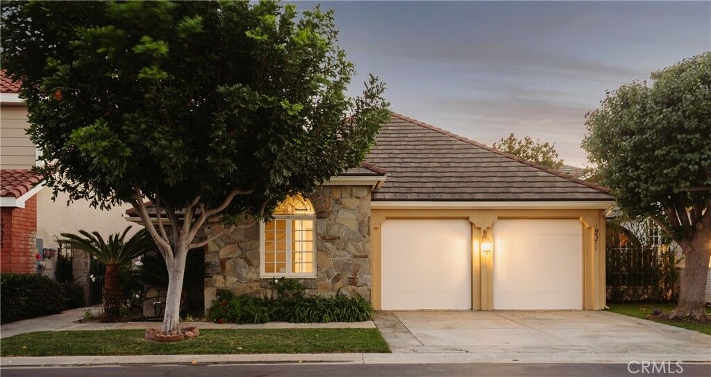 Property Photo:  19371 Woodlands  CA 92648 