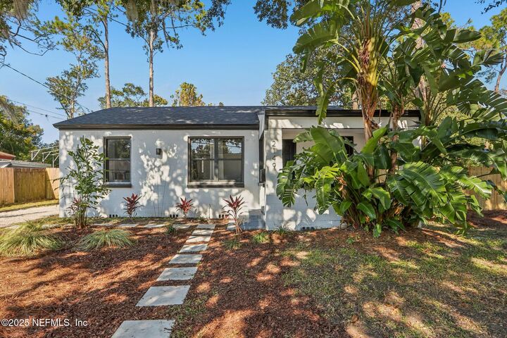 Property Photo:  2149 Inwood Terrace  FL 32207 