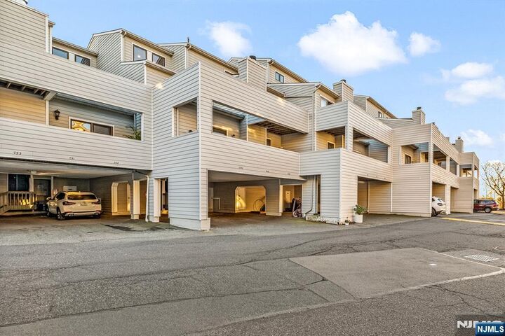 Property Photo:  750 Mainsail Lane  NJ 07094 