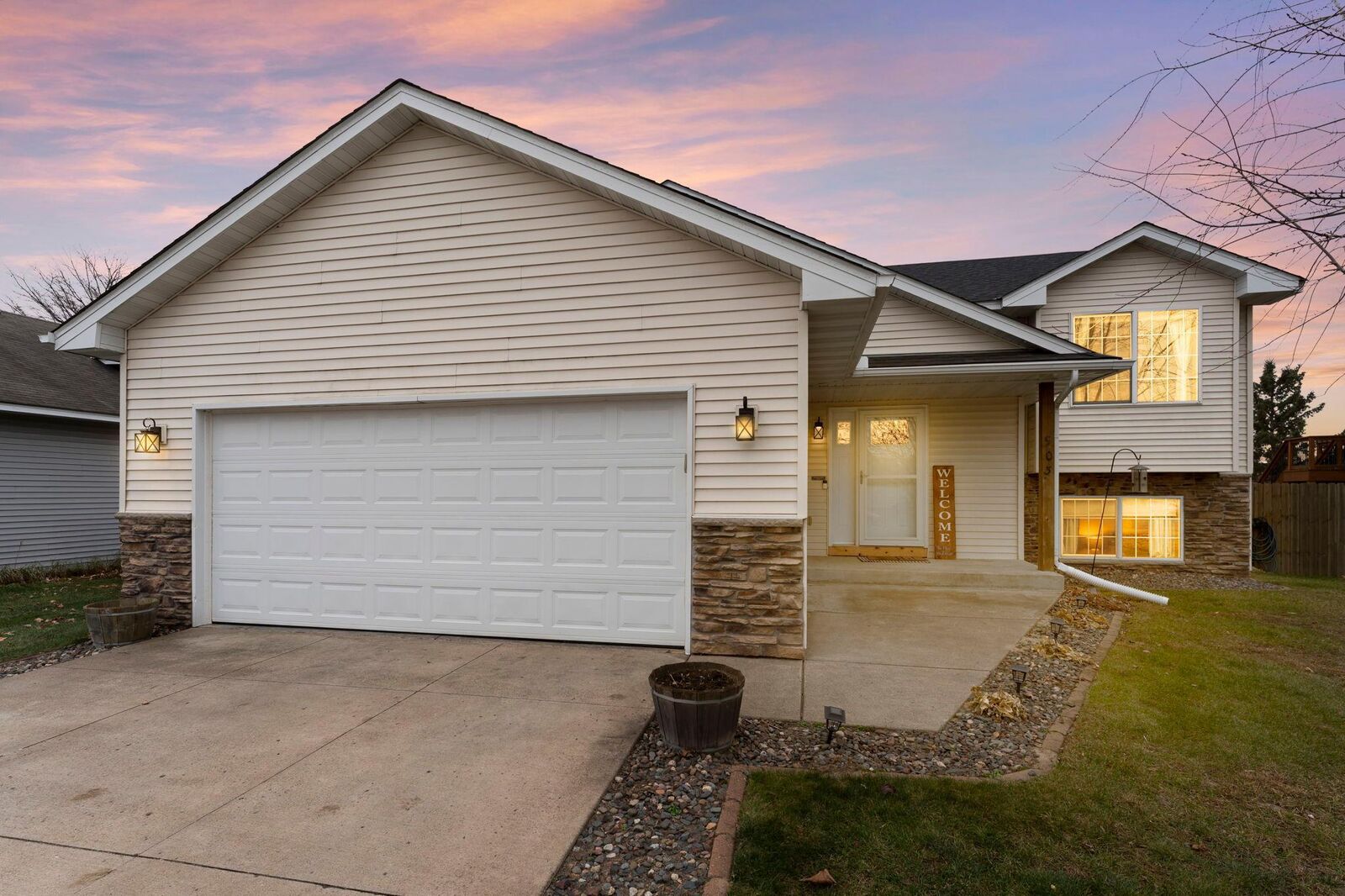 Property Photo:  903 Isanti Parkway NW  MN 55040 