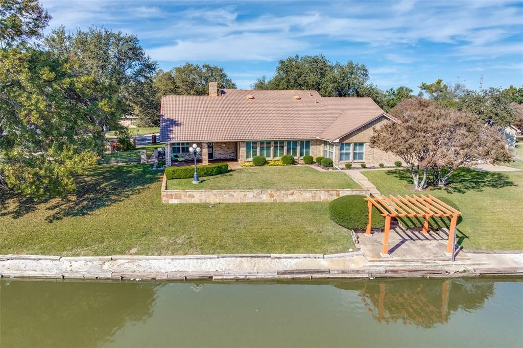 Property Photo:  4900 Dory Court  TX 76180 