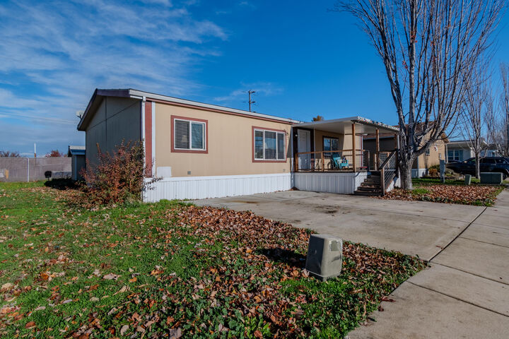 Property Photo: 10 E South Stage Road Spc 101 OR 97501