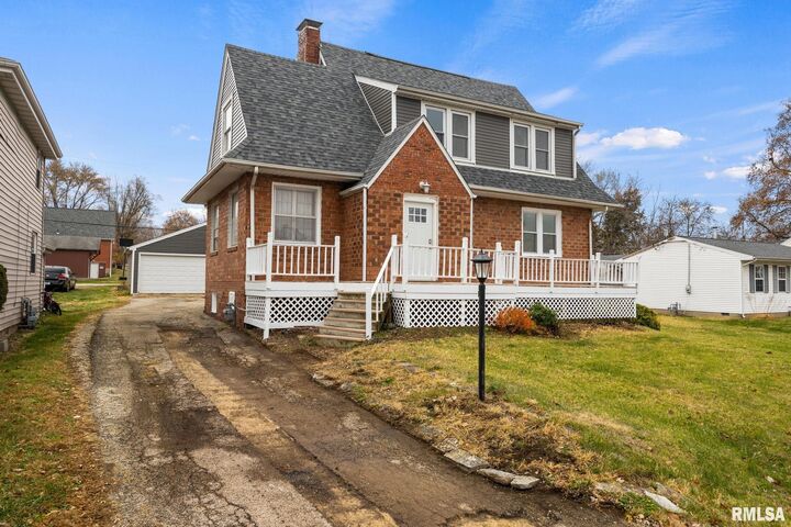 Property Photo:  428 Roberts Street  IL 61610 