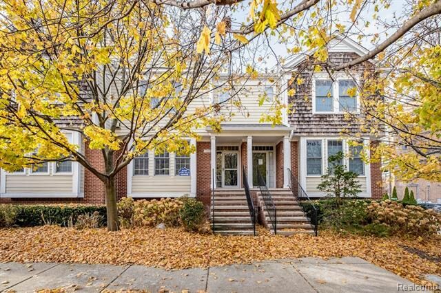 Property Photo:  202 Stonebrooke Court  MI 48067 