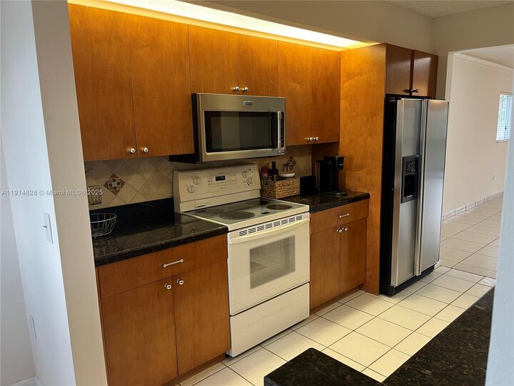 Property Photo:  1301 SW 142nd Ave 301H  FL 33027 