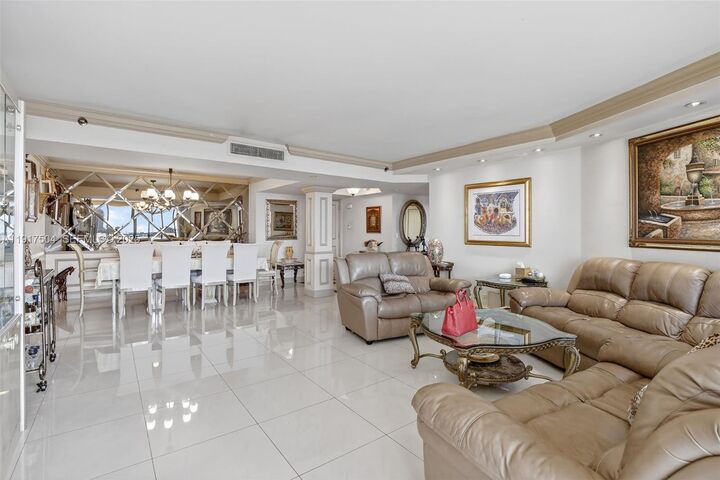 Property Photo: 1000 W Island Blvd 602 FL 33160