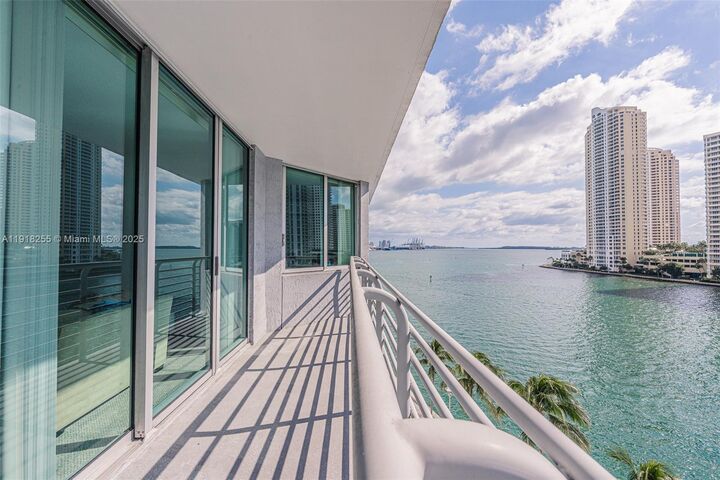 Property Photo:  325 S Biscayne Blvd 719  FL 33131 