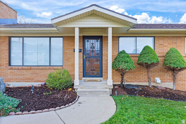 Property Photo:  706 E 1900 S  UT 84010 