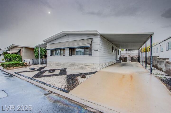 Property Photo: 4557 Royal Ridge Way 193 NV 89103