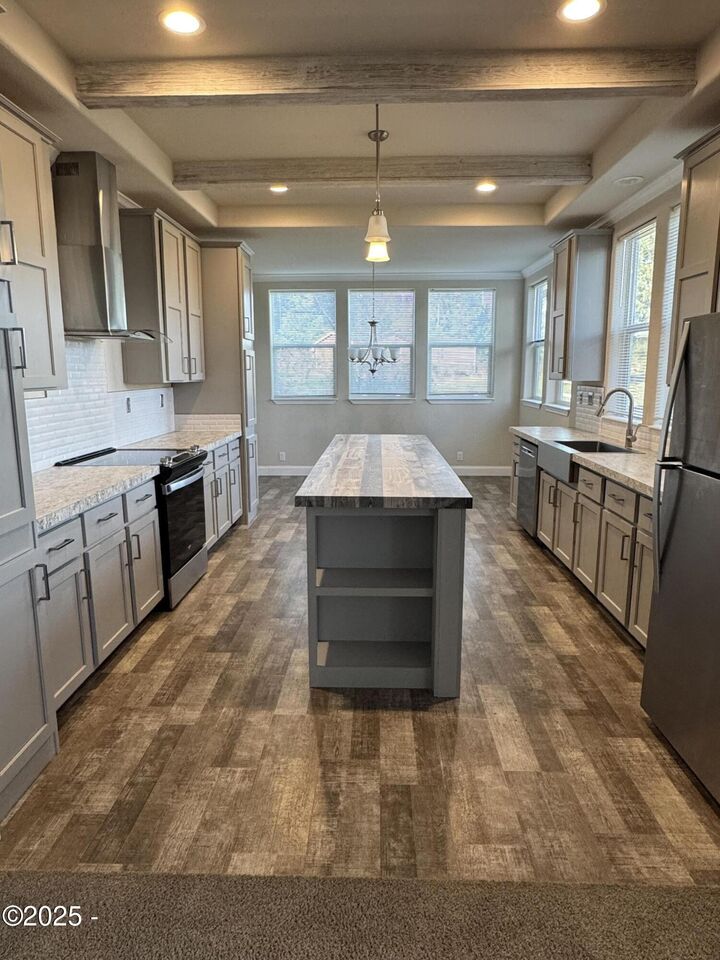 Property Photo:  37140 Resort Drive  OR 97112 