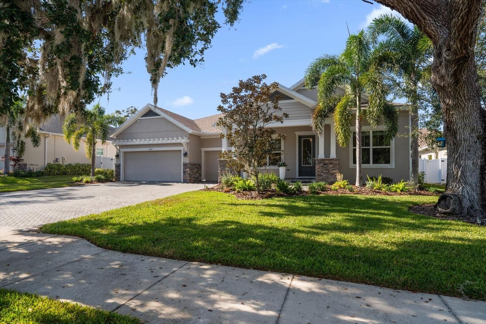 Property Photo:  1454 Aberdeen Oaks Drive  FL 34698 