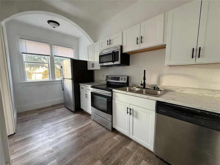 Property Photo: 730 W Central Avenue 3 FL 33880