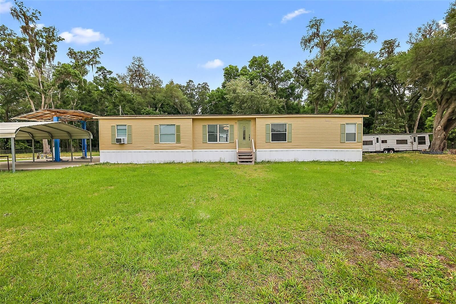 Property Photo: 3999 County Road 513 FL 34785