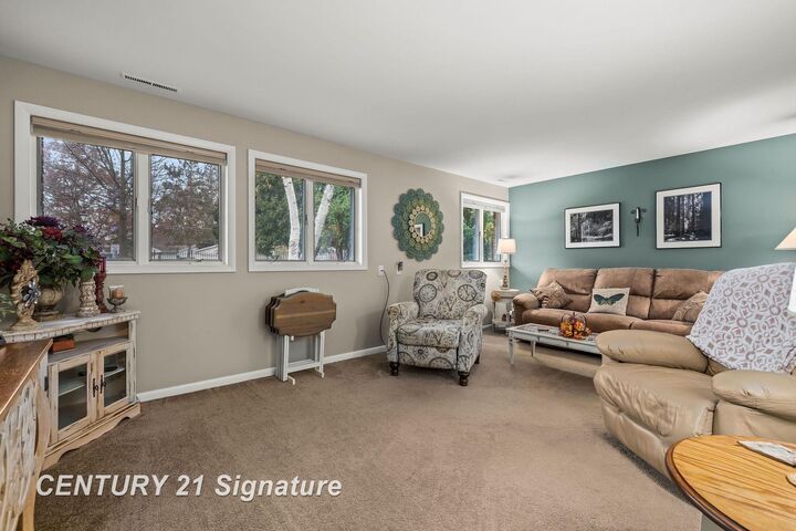 Property Photo: 5975 W Michigan Avenue MI 48638