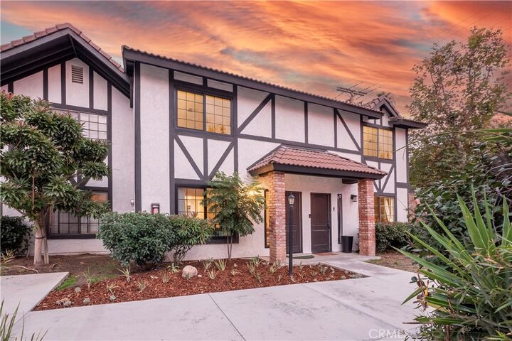 Property Photo:  1013 W Linden Street 2  CA 92507 