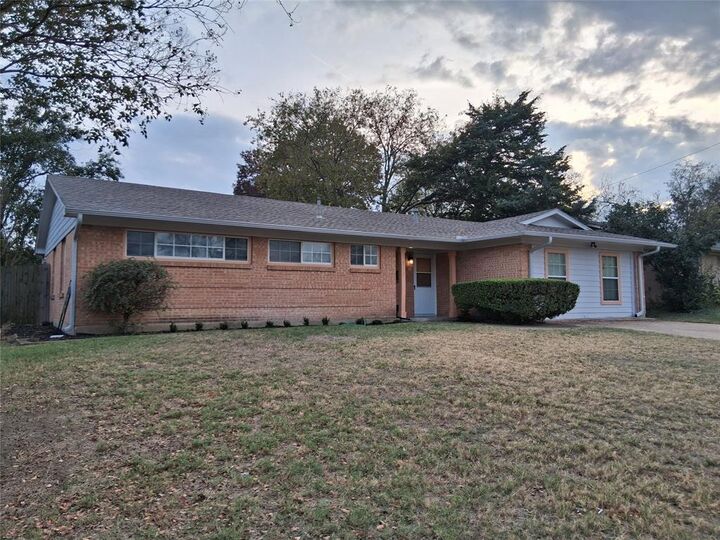 Property Photo: 818 Emberwood Drive TX 75332