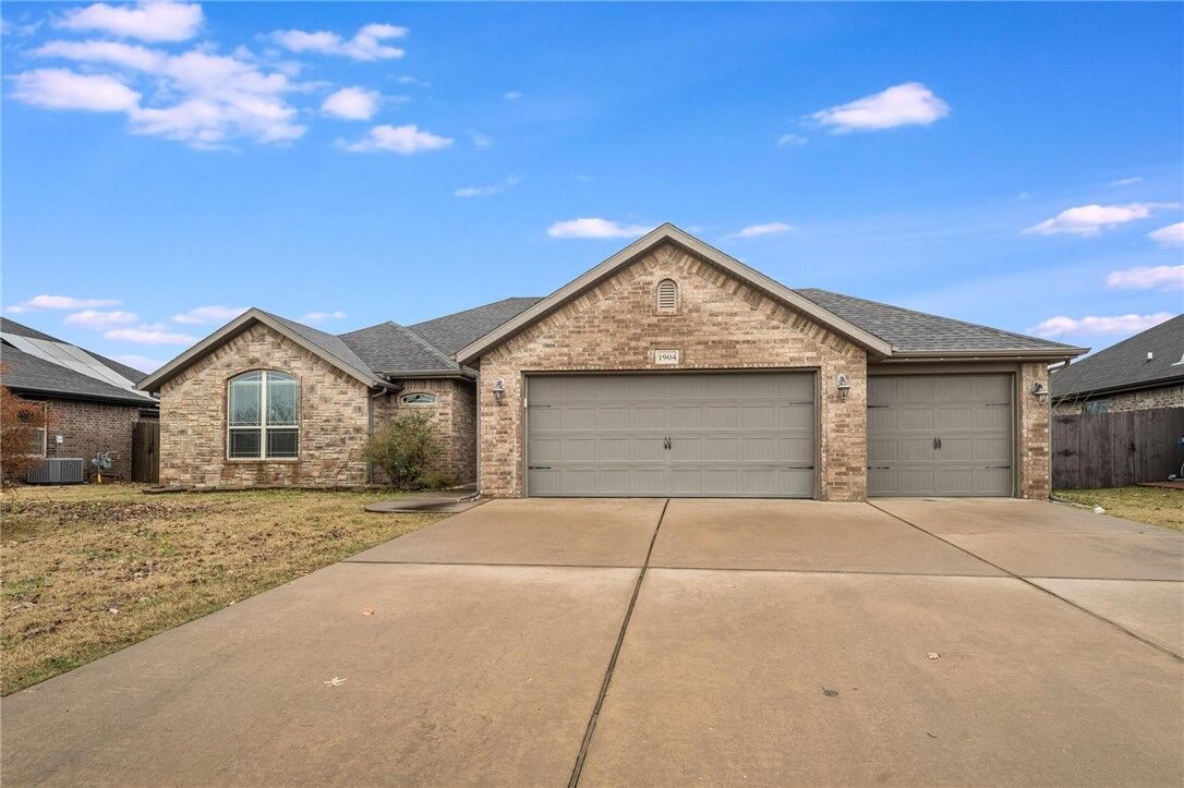 Property Photo: 1904 SW 18th Street AR 72713