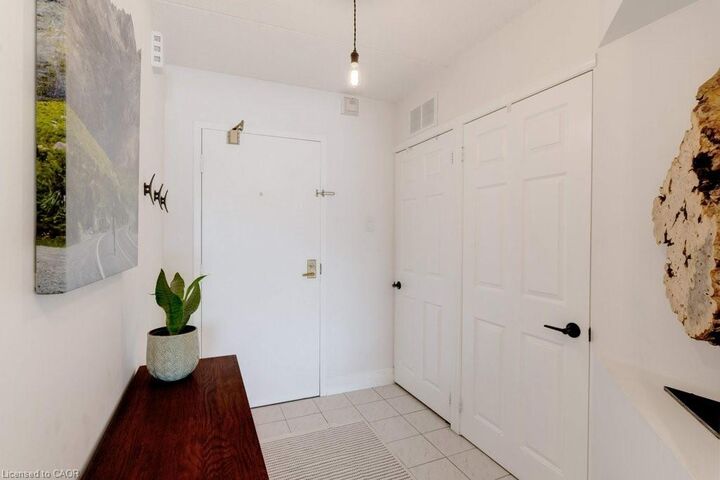 Photo de la propriété: 100 Bronte Road 214 ON L6L 6L5