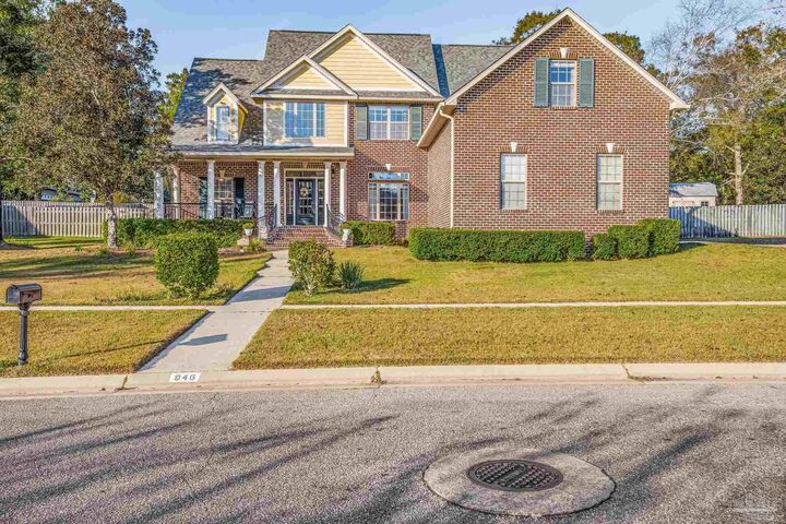 Property Photo: 946 Bucyrus Ln FL 32533