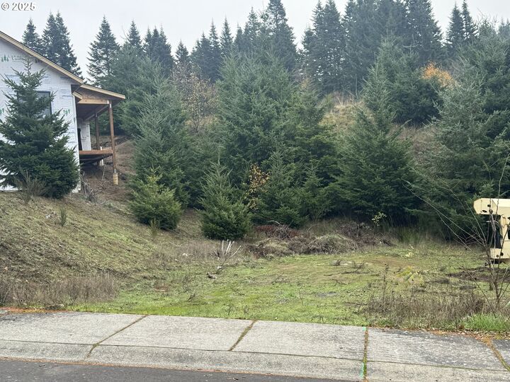 Property Photo:  245 SW Sternwheeler Dr 24  OR 97014 