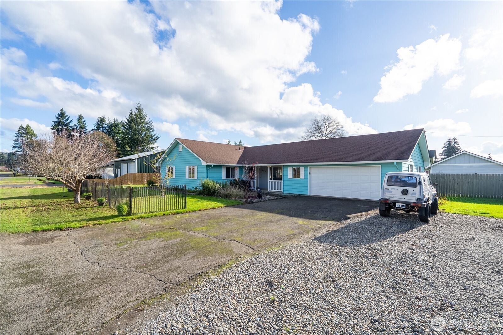 Property Photo:  404 W Roanoke Street  WA 98531 