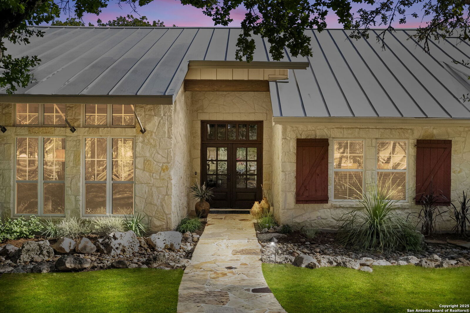 Property Photo:  121 Saddle View  TX 78006 