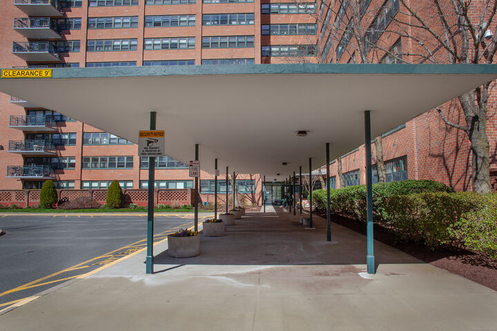 Property Photo: 31 Woodland Street 9 A CT 06105