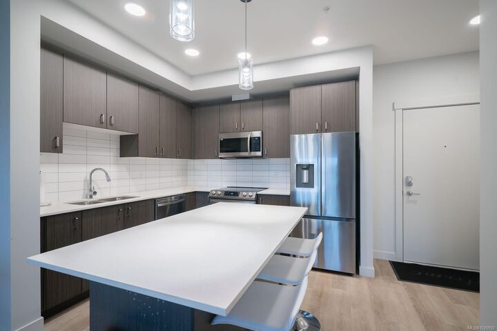 Property Photo: 140 Jensen Ave W #209 BC V9P 0H7
