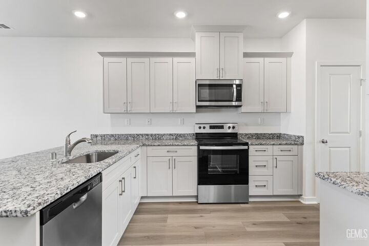 Property Photo:  8003 Blueberry Avenue  CA 93313 