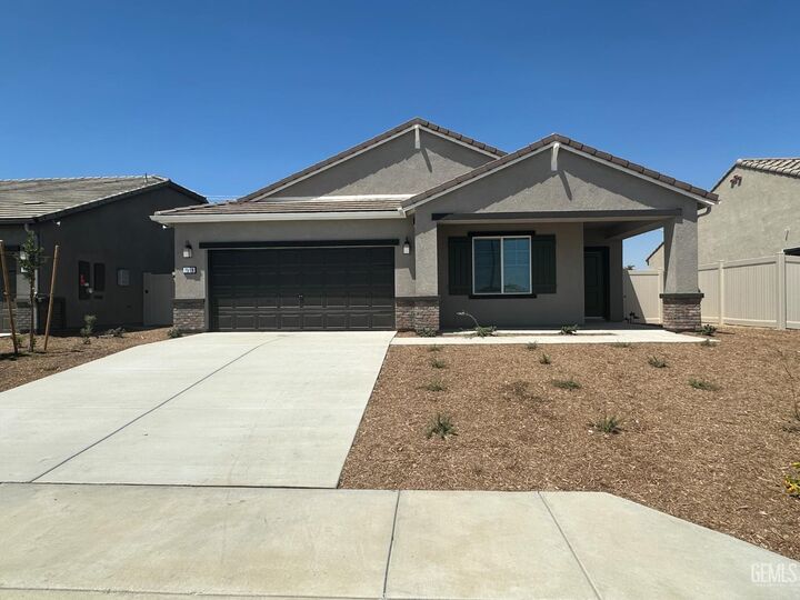 8009 Blueberry Avenue  Bakersfield CA 93313 photo