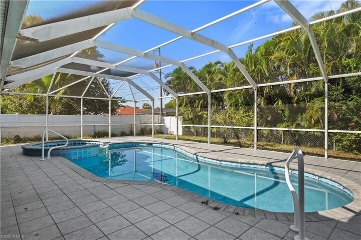 Property Photo:  1721 SE 21st Ter  FL 33990 