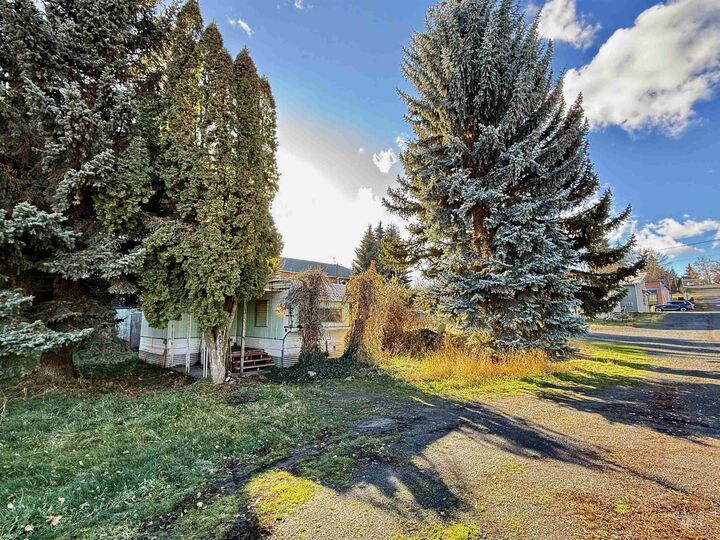 Property Photo: 102 Woodworth Street WA 99179