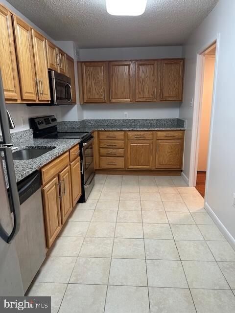 Property Photo:  200 N Pickett Street 411  VA 22304 