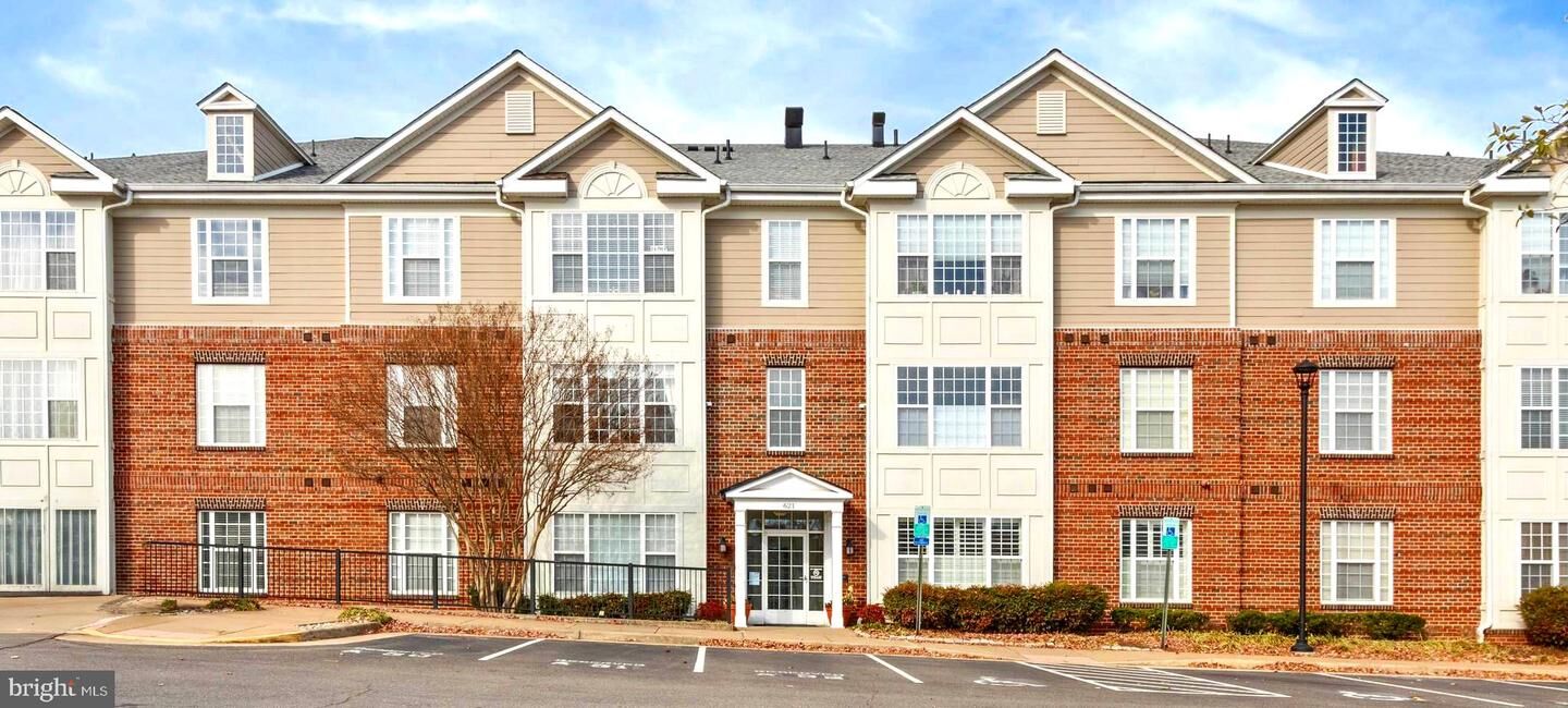 Property Photo:  621 Cobblestone Boulevard T9  VA 22401 