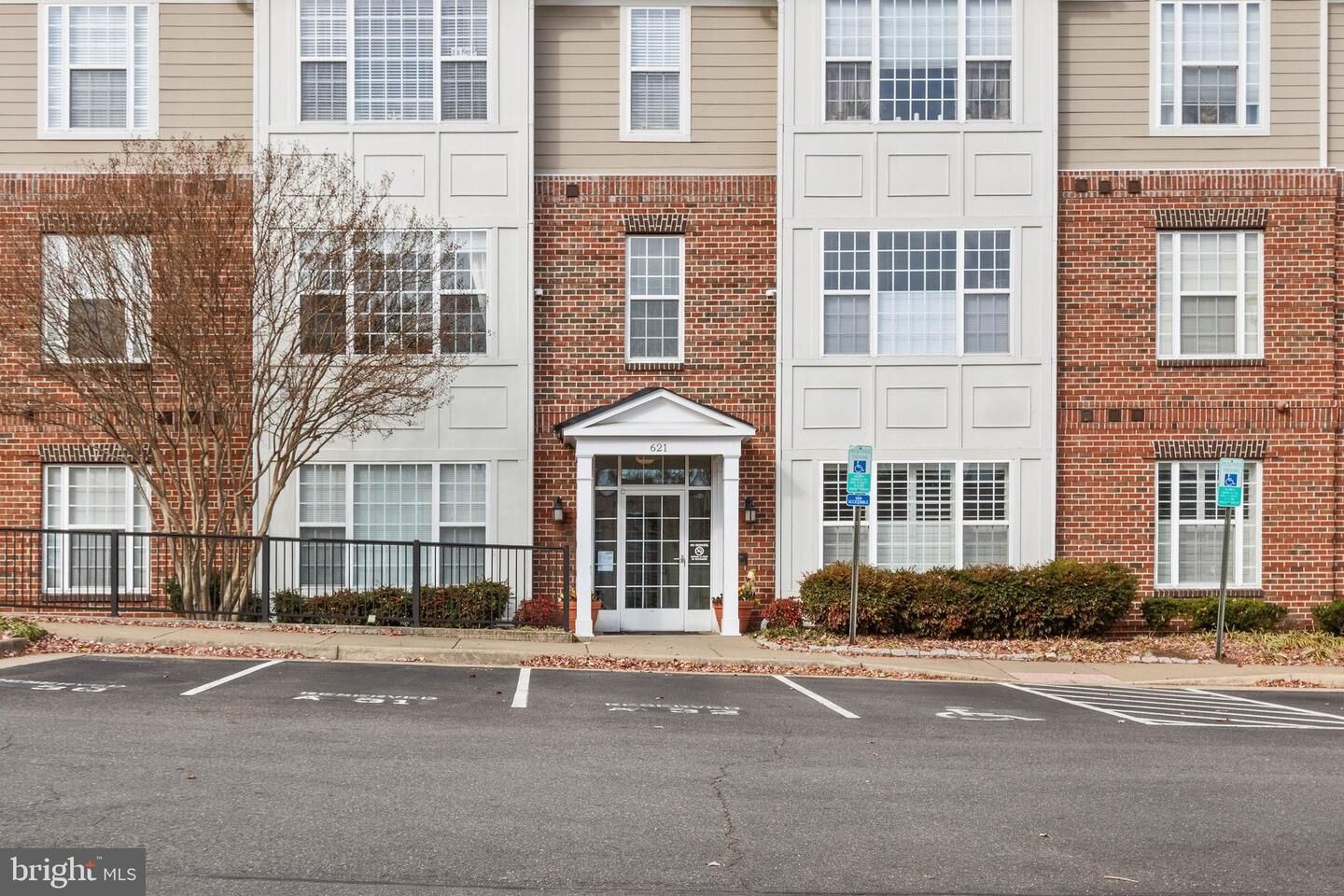 Property Photo:  621 Cobblestone Boulevard T9  VA 22401 