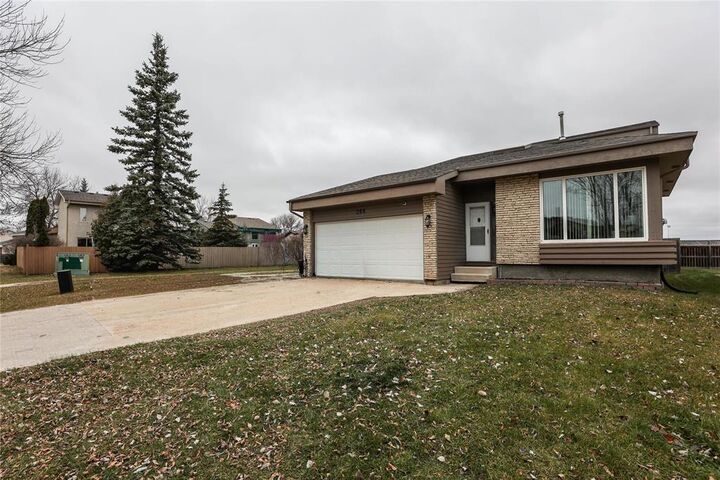 Property Photo: 288 Alex Taylor Drive MB R2C 4P6