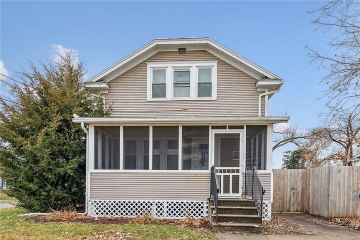 Property Photo: 203 NE 27th Street IA 52402