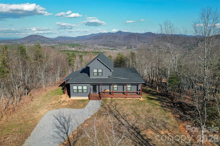 Property Photo: 53 Crescent Ridge Lane NC 28761